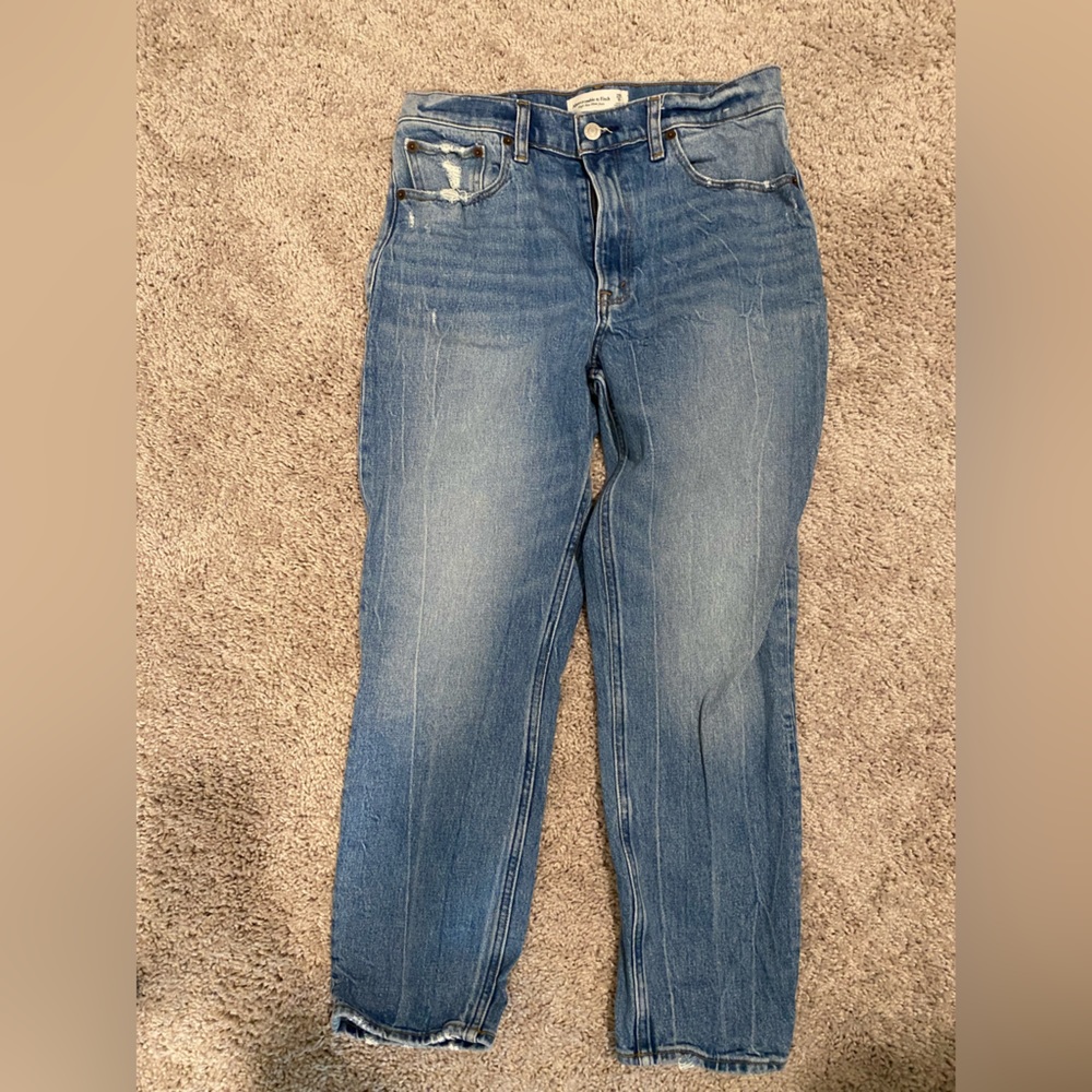 Abercrombie and Fitch mom jeans